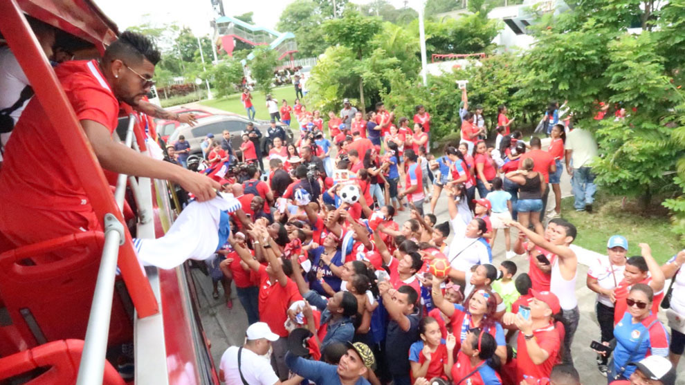 Los aficionados reciben como héroes a los seleccionados de Panamá