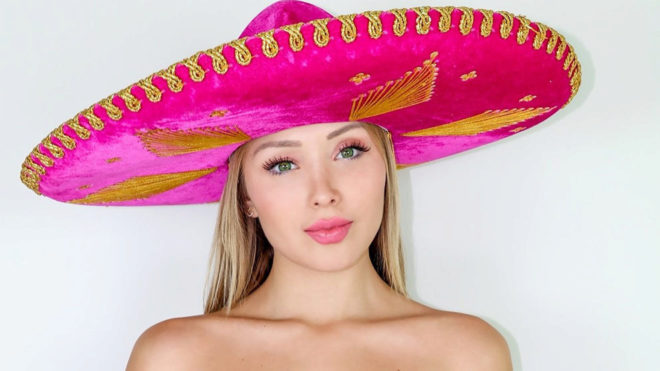 Con el sombrero mexicano