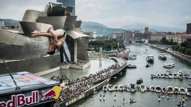 Steven LoBlue, en uno de sus saltos en Bilbao.