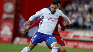 Borja Iglesias, durante un partido con el Zaragoza.