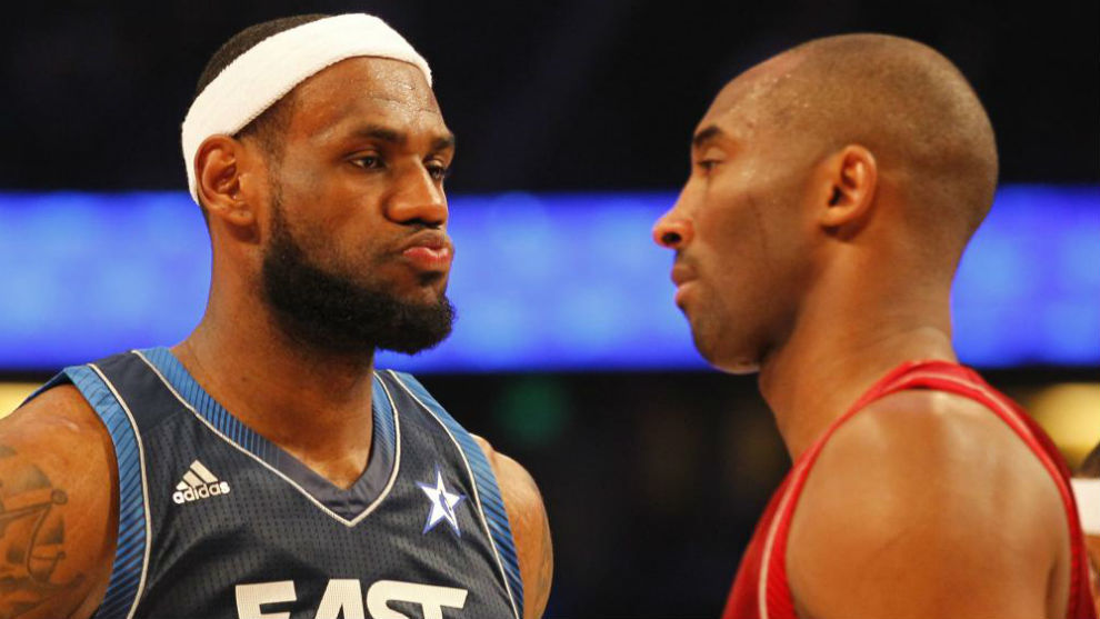 LeBron James y Kobe Bryant, cara a cara durante un All Star Game
