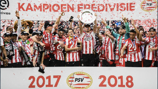 El PSV celebra el ttulo de Liga de la pasada temporada.