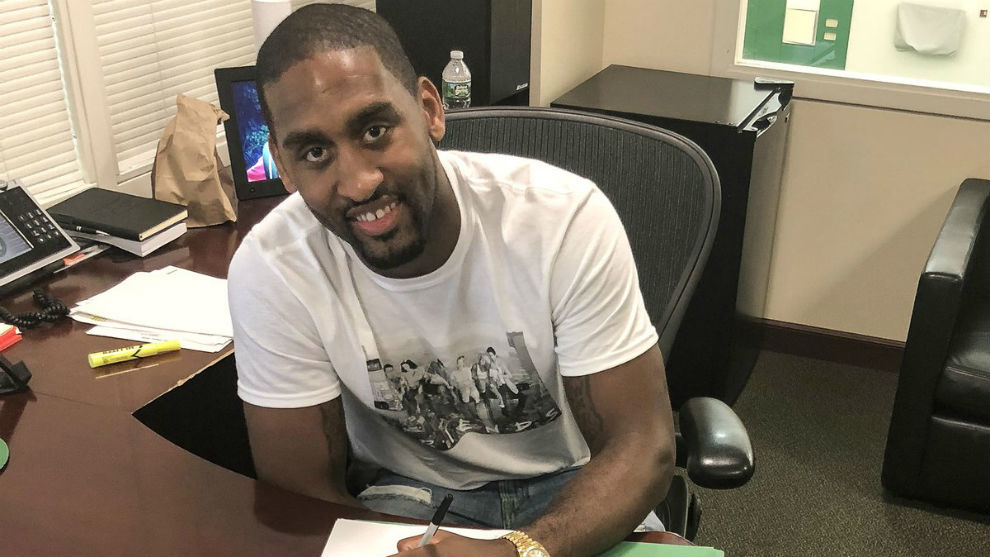 Bradley Wanamaker firma su contrato con los Boston Celtics