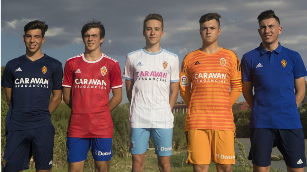 As son las nuevas equipaciones del Real Zaragoza.