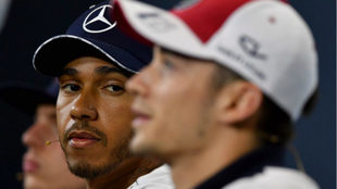 Hamilton, junto a Leclerc -en primer plano- y Verstappen.