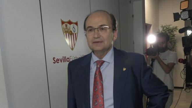 Pepe Castro, presidente del Sevilla, comunica a los medios la postura...