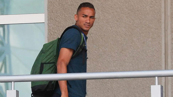 Danilo, a la llegada del hotel donde se aloja Brasil.