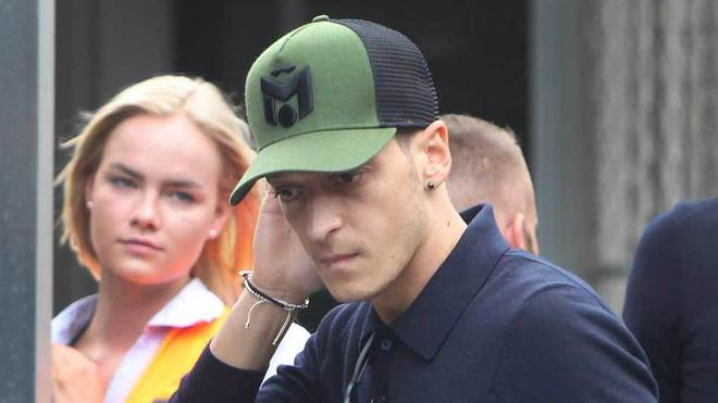 Mesut zil, a la llegada a Alemania tras ser eliminado del Mundial.