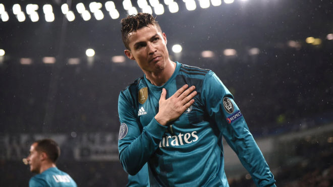 Cristiano Ronaldo thanks Juventus&apos; supporters after scoring his great...