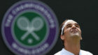 Federer mira al cielo