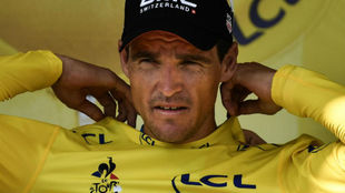 Van Avermaet en el podio un da ms como lder del Tour de Francia.
