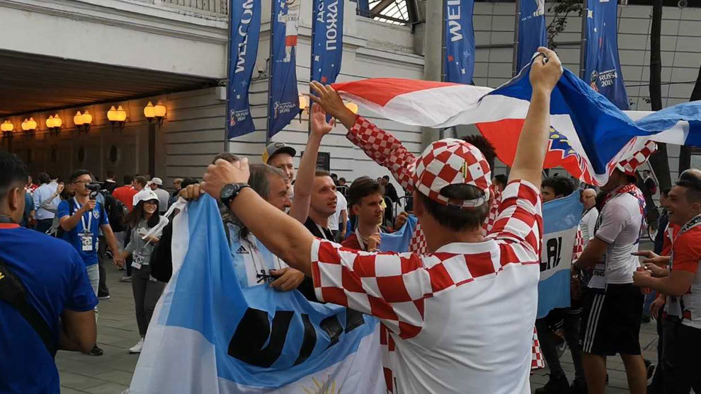 Inglaterra se enfrenta en semifinales a Croacia... ¡y a los aficionados argentinos!