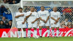 Figo, Ronaldo Zidane y Beckham durante un partido en el Bernabu.