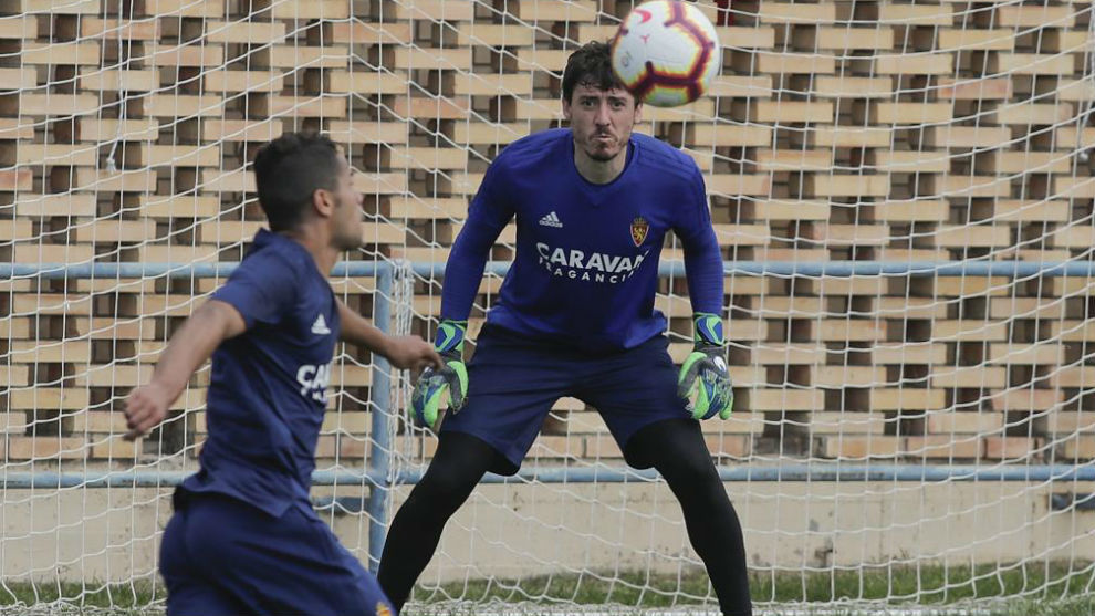 Cristian lvarez durante un entrenamiento con el Real Zaragoza.