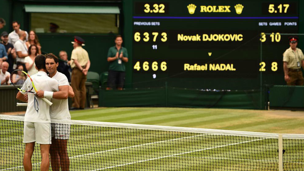 Djokovic y Nadal se abrazan en la red