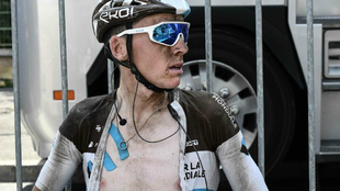 Bardet acab exhausto la etapa de Roubaix.
