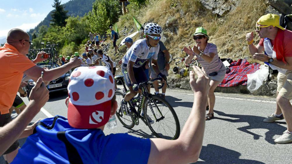 Nairo Quintana asciende al Alpe d&apos;Huez durante el Tour 2015