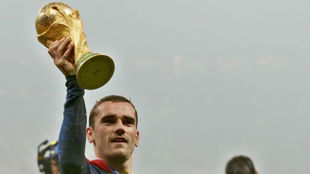 Griezmann, con la Copa del Mundo.