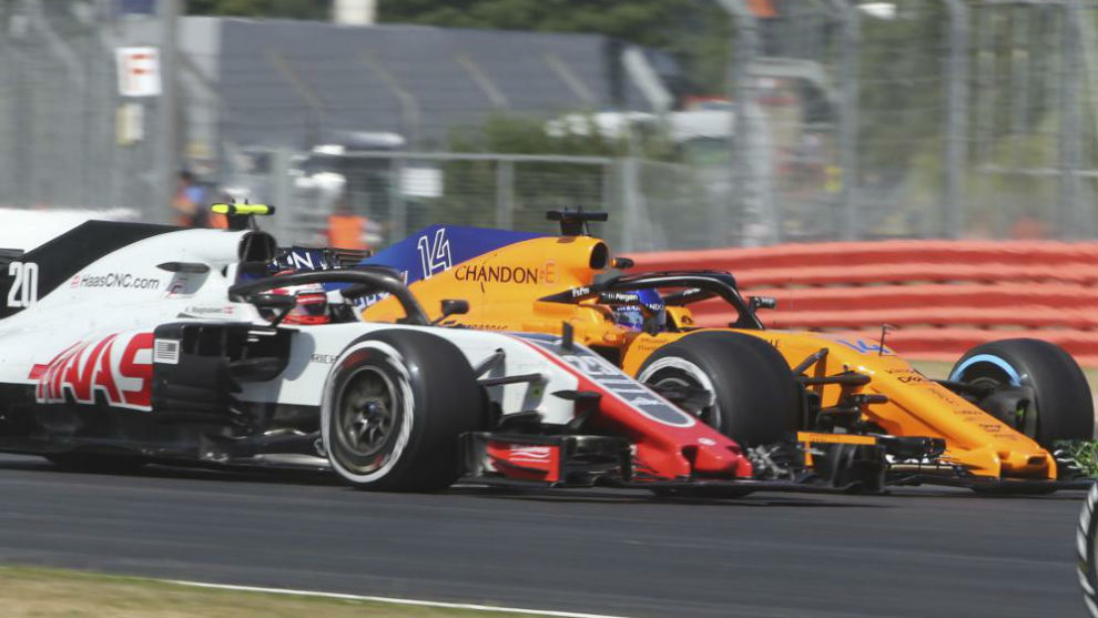 Alonso y Magnussen, en el pasado Gran Premio de Gran Bretaa.