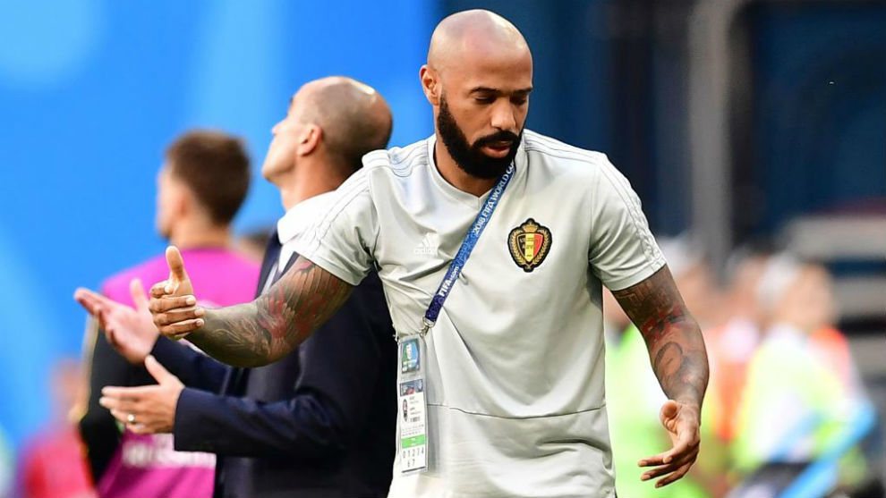Thierry Henry se lamenta durante un partido de la seleccin belga.