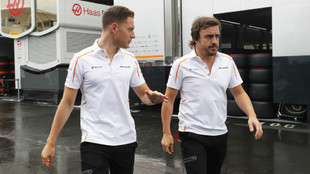 Stoffel Vandoorne y Fernando Alonso.