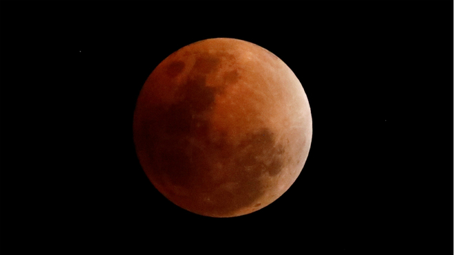 Eclipse lunar, con su caracterstico tono rojo sangre.