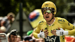 Geraint Thomas celebrando en meta su triunfo en el Tour de Francia.