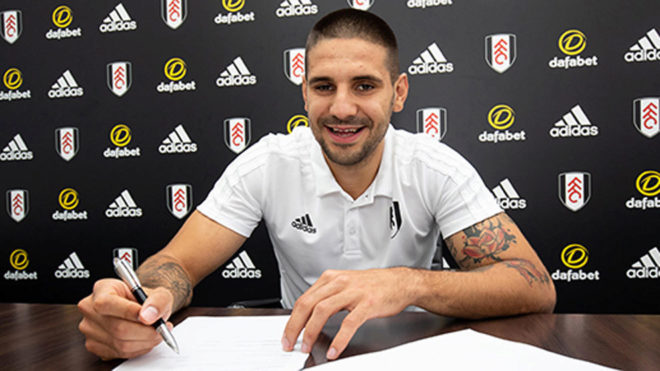 Mitrovic firma por el Fulham.