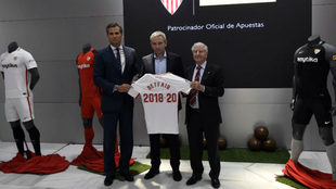 El Sevilla presenta un patrocinio para esta temporada.