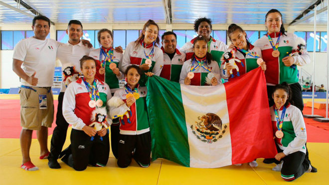 Así festejó el equipo mexicano de judo sus medallas en Barranquilla.