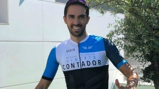 Alberto Contador, con el maillot de la Fundacin.