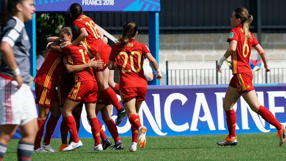 La seleccin espaola femenina sub 20, tras un gol de La Rojita