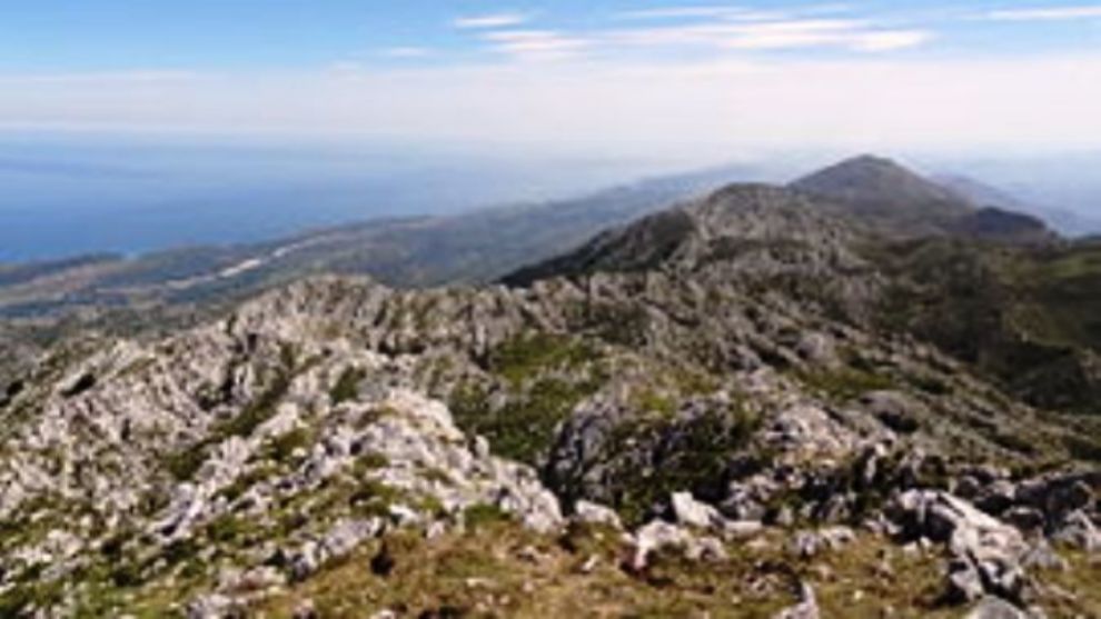 Una vista del Pico Turbina en la sierra del Cuera (Principado de...