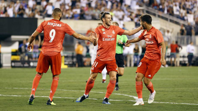 Benzema, Bale y Asensio celebran un gol ante la Roma