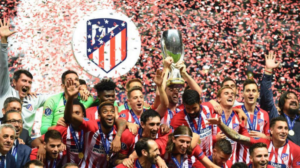 El Atltico de Madrid levanta la Supercopa de Europa.