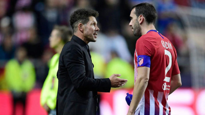 Diego Simeone speaks to Diego Godin at the end of the UEFA Super Cup
