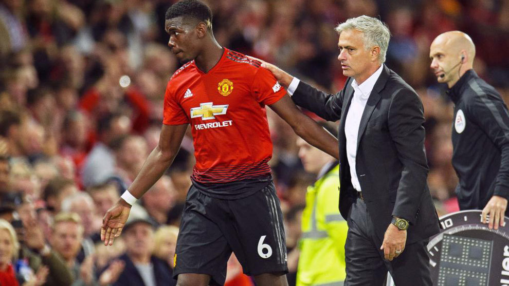 Mourinho reacts as Pogba leaves the pitch during the match between...