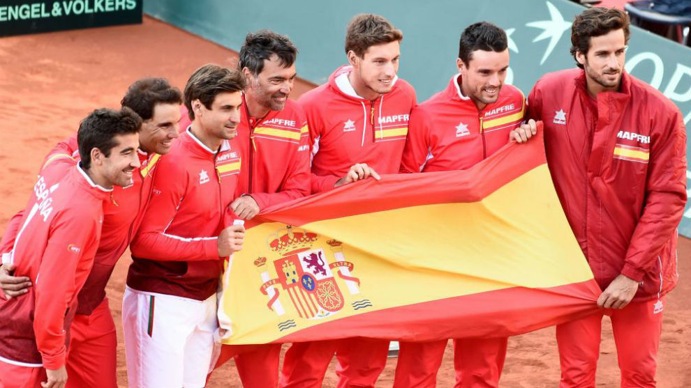 El equipo espaola de la Copa Davis celebra su triunfo en cuartos...