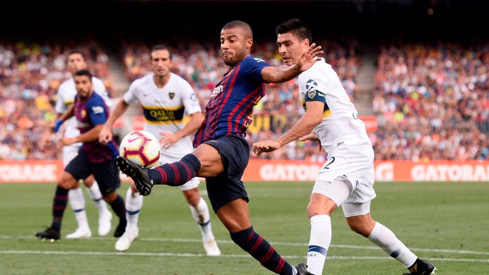 Paolo Goltz challenges Barcelona&apos;s midfielder Rafinha during the Joan...