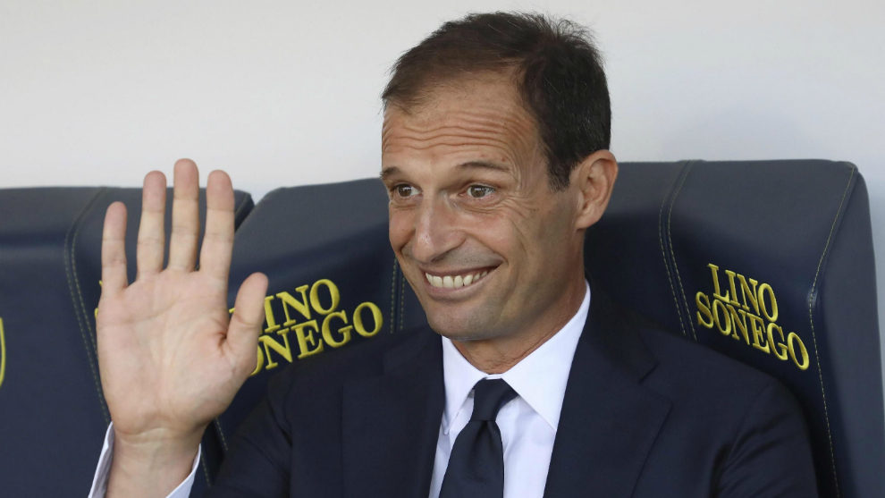 Allegri en el primer partido de la Juventus en la Serie A 2018-19...