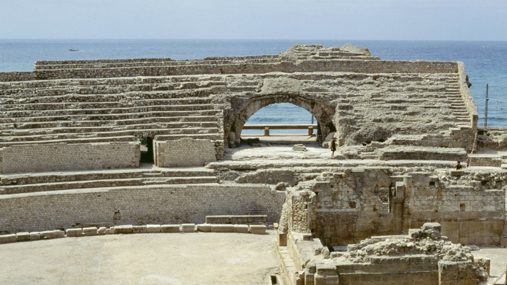 Anfiteatro romano de Tarragona con el mar de fondo. Getty Images