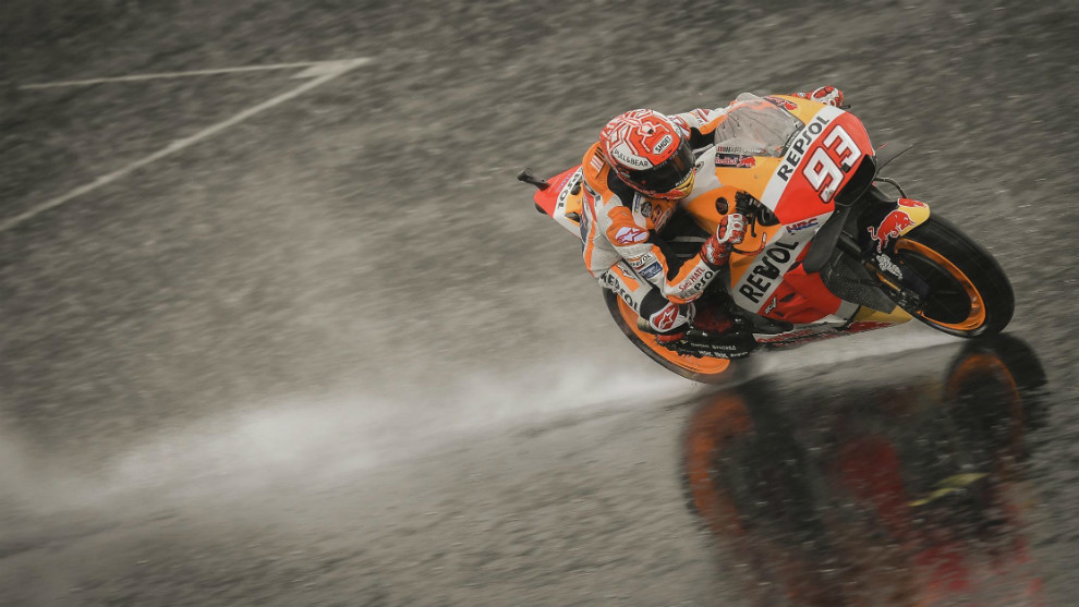 Marc Mrquez, sobre el asfalto mojado de Silverstone