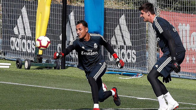 Keylor Navas y Thibaut Courtois, en un entrenamiento del Real Madrid.
