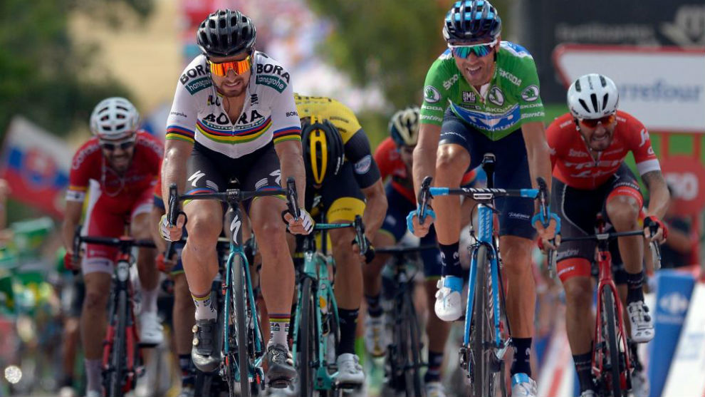Valverde en el esprint junto a Sagan.