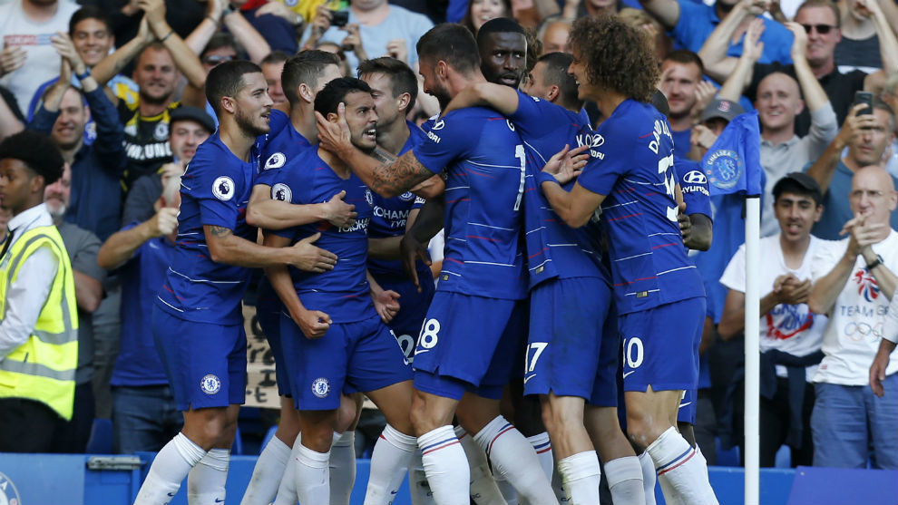 Chelsea&apos;s Spanish midfielder Pedro celebrates with teammates after...