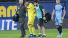 Santiago Cseres se retira lesionado durante el Villarreal - Girona.