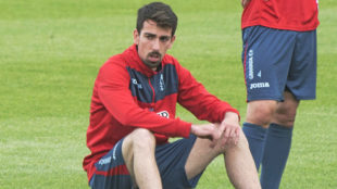 Isaac Cuenca, durante un entrenamiento con el Granada, su ltimo club...
