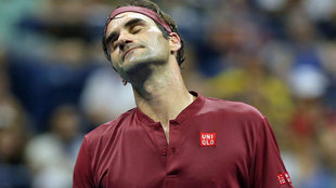 Federer se lamenta tras perder un punto