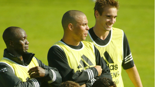 Ronaldo y Borja bromean en un entrenamiento del Real Madrid en la...