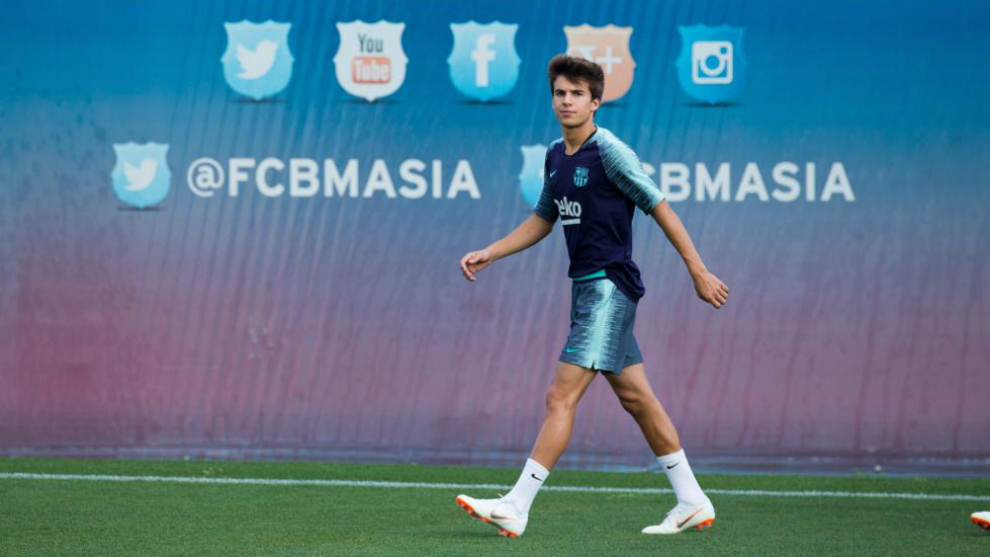 Riqui Puig, in a training session with FC Barcelona